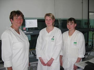 Team at LLBB: Sabine Thalheim, veterinarian specialized in virology, Elena Herner, biology laboratory assistant, Chris Flegel, technical assistant in veterinary medicine